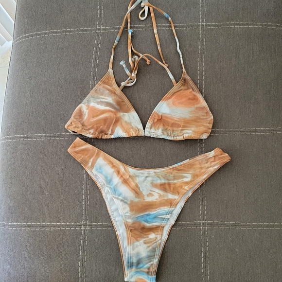 NEW Triangle Bikini Swimsuit & Cover Up - Picture 9 of 9